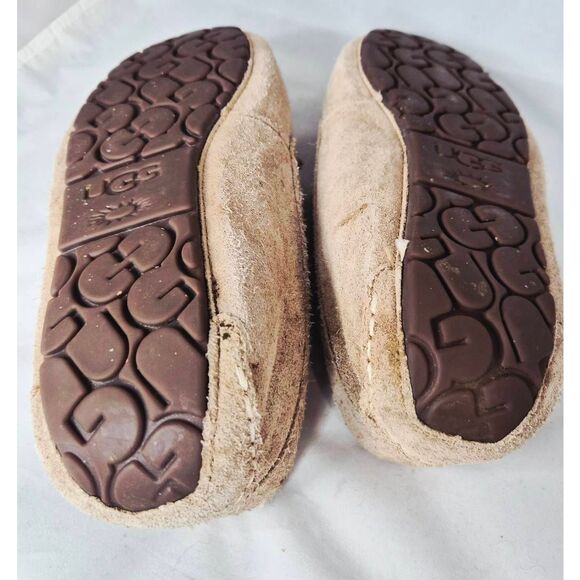 UGG - Picture 3 of 8